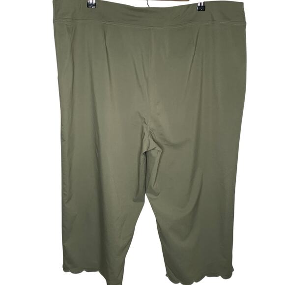 Chico's Pants NWT Women’s Size 4 (20) Scallop Hem Capri Tru Temp 570361129 - Picture 2 of 7